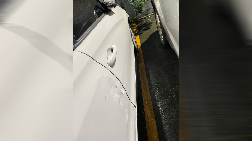 這次發生車損的地方在右側,駕駛如果沒有仔細檢查很難發現。(圖片來源/ 翻攝自Dcard)