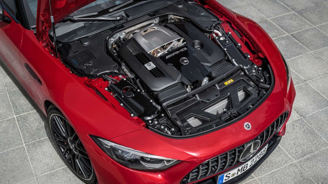M-AMG SL這次帶來兩種版本分別為SL 55以及SL 63,兩款動力均採用4.0升V8雙渦輪增壓引擎。(圖片來源/ M-Benz)