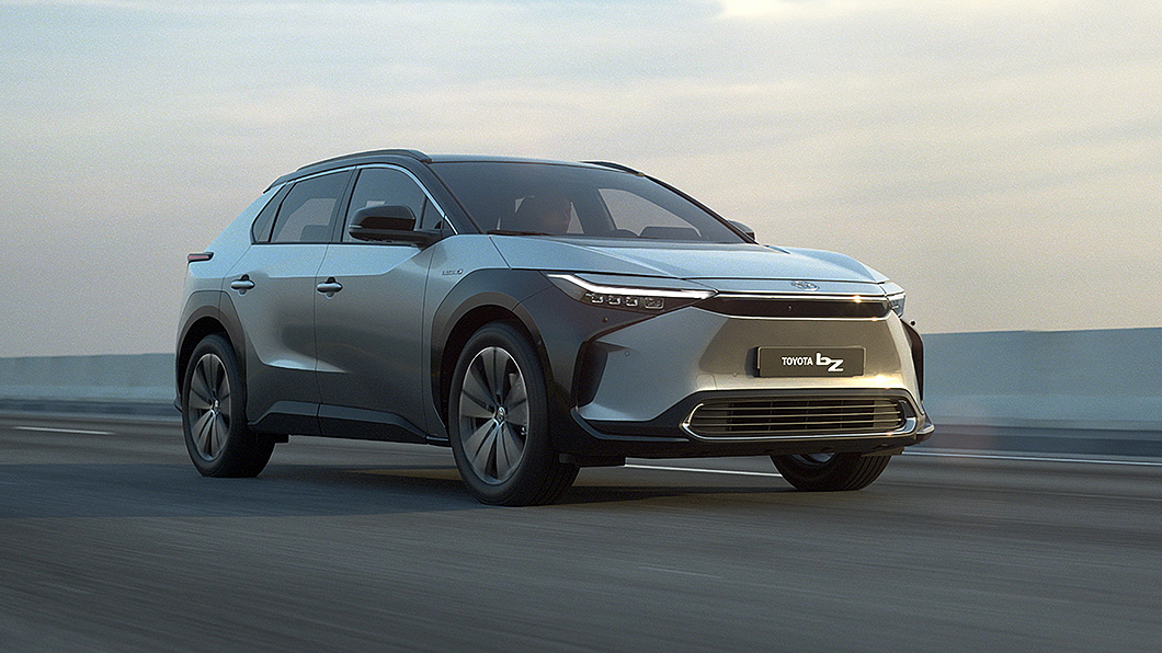 Toyota純電休旅續航力500公里還配太陽能車頂 最快明年中上市開賣