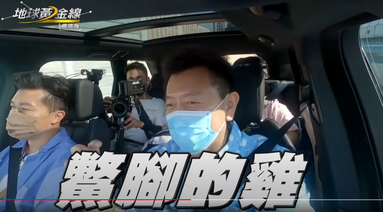 庹宗康認為裝著小輪框的肌肉車就像一隻「鱉腳的雞」。(圖片來源/ TVBS)