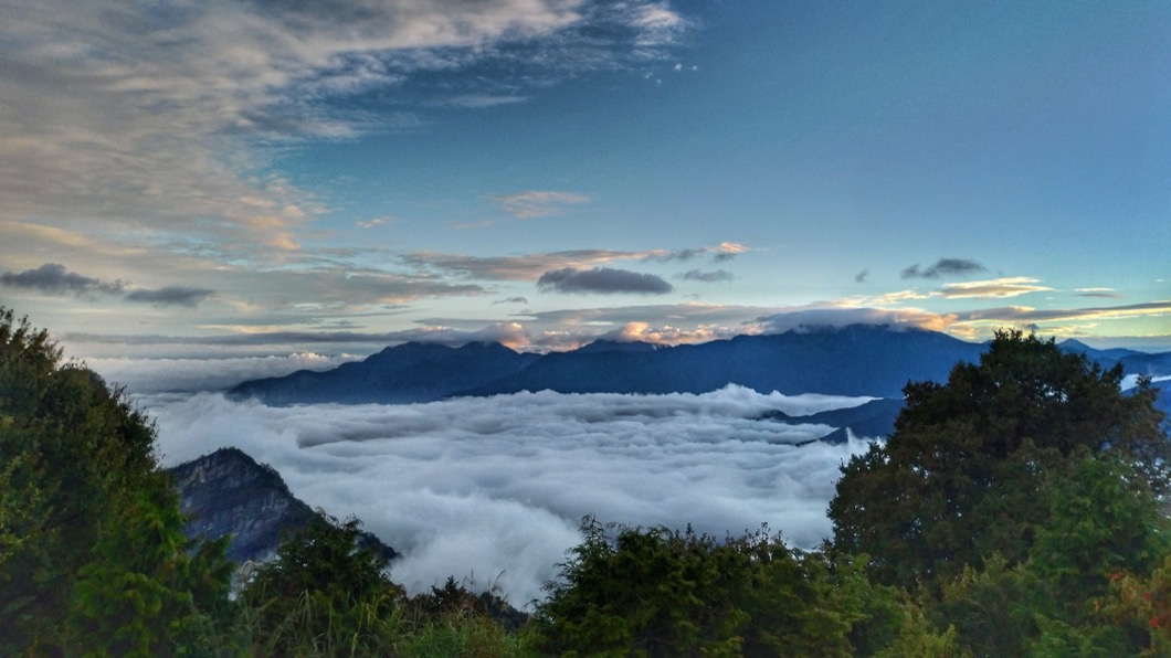 巡山員的業務範圍相當廣泛,同時山區地形陡峭且氣候多變,是一份相當辛苦的工作。(圖片來源/ 林務局)