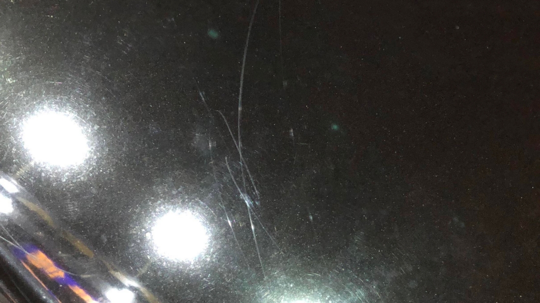 有網友認為黑色車更難顧,一點太陽紋或刮傷就會很顯眼。(圖片來源/ 翻攝自PTT)
