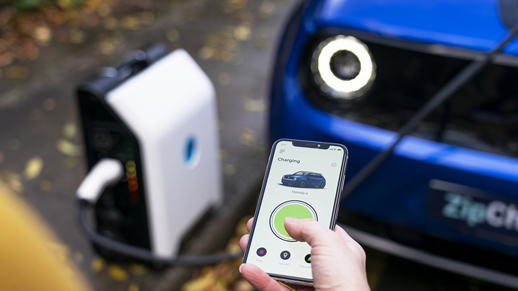 透過APP遠端管理,充電器內建AI將允許ZipCharge掌握用戶的充電模式,以便提供建議讓客戶在非高峰時間優化充電。(圖片來源/ ZipCharge)