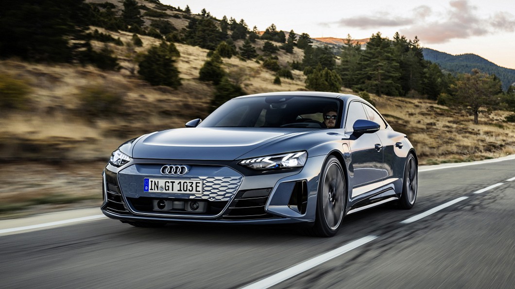 e-tron GT quattro具有476匹馬力輸出，並可透過超增壓模式提升為530匹。(圖片來源/ Audi)
