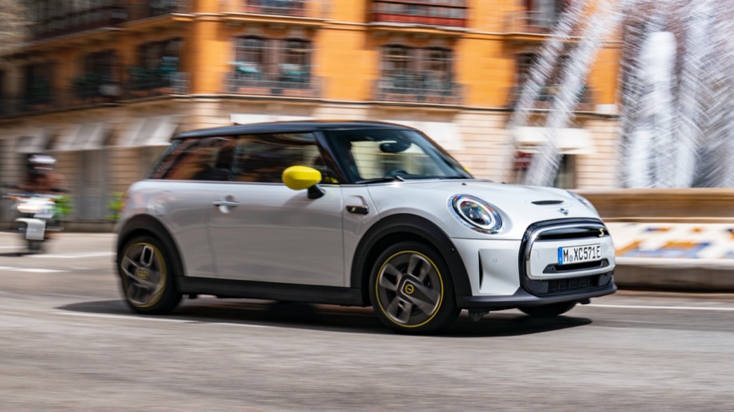 Mini Cooper SE的動力來源其實和BMW i3系出同門，採用前置馬達的設計可以輸出184匹最大馬力。(圖片來源/ Mini)