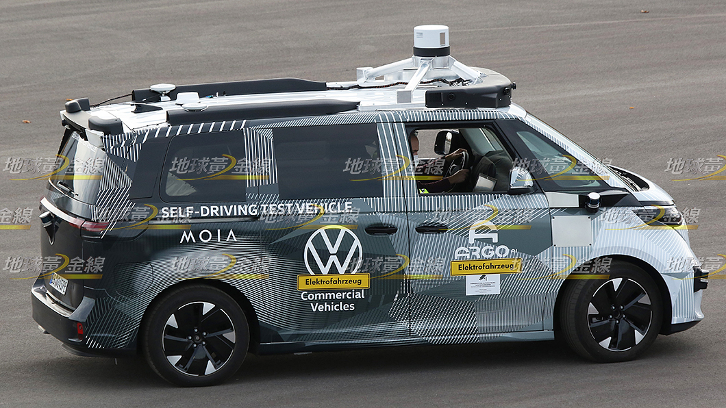 ID.Buzz車門把手、車側後視鏡還是維持傳統設計。(圖片來源/ TVBS)