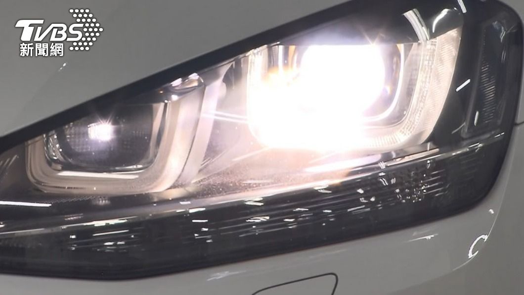 前車沒開大燈「如何友善提醒」?內行曝神招:避免被誤會