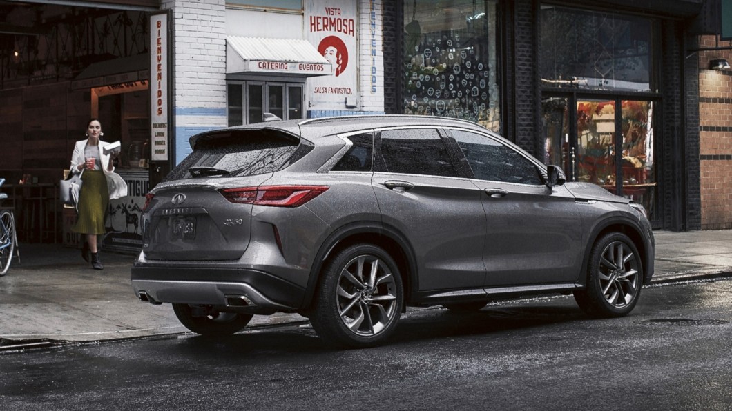 Infiniti Taiwan針對豪華款車型進行配備升級,將PFCW超視距車輛追撞警示、PFEB附行人偵測自動急停輔助、BSW盲點側撞警示,以及LDP車道偏離預防等升級為標配。(圖片來源/ Infiniti)