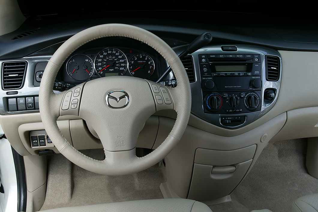 Mazda將排檔桿設計在方向機柱,前座中央沒有設計鞍座。(圖片來源/ Mazda)