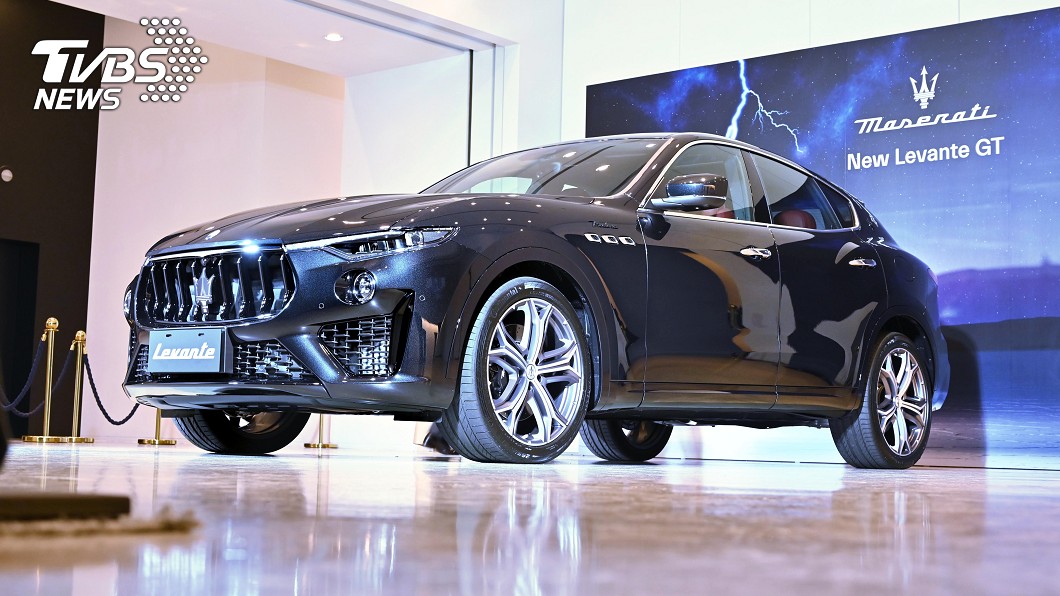 Levante Modena中階車型也於會場現身,與GT車型差異最明顯之處,乃身著的運動化空力套件。