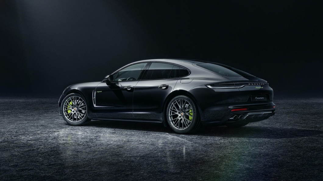 Panamera白金版、Panamera 4白金版兩款車型均採用2.9升V6渦輪增壓引擎，可以輸出330匹最大馬力。(圖片來源/ Porsche)