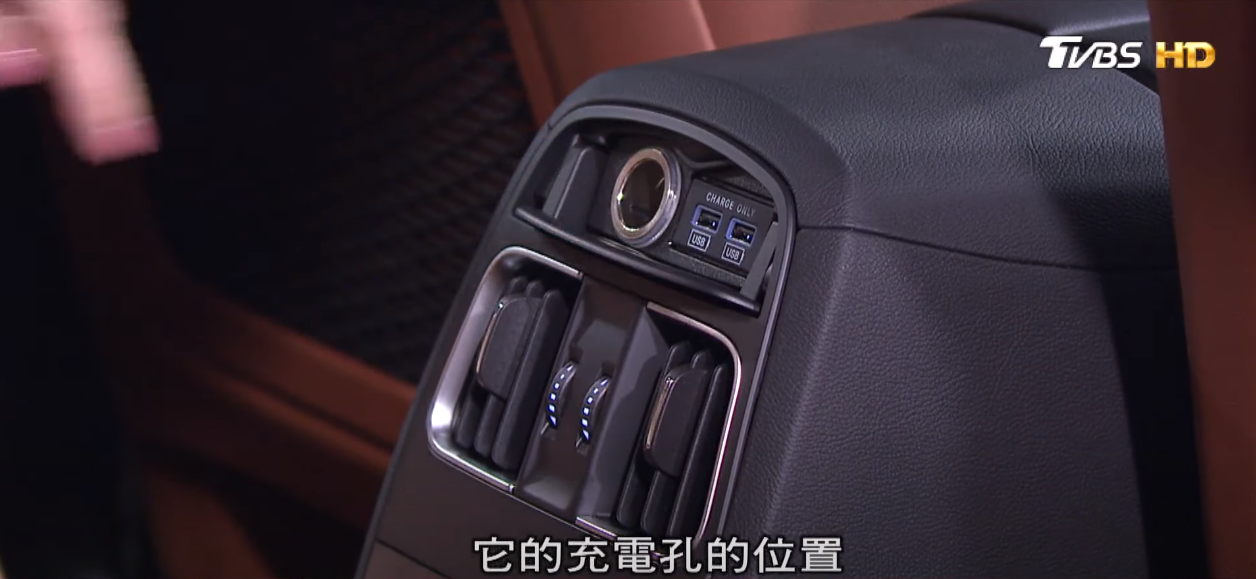 後座四區域恆溫空調以及Type-C充電孔位置是蘇宗怡認為Levante GT相當貼心的配備。(圖片來源/ 地球黃金線)