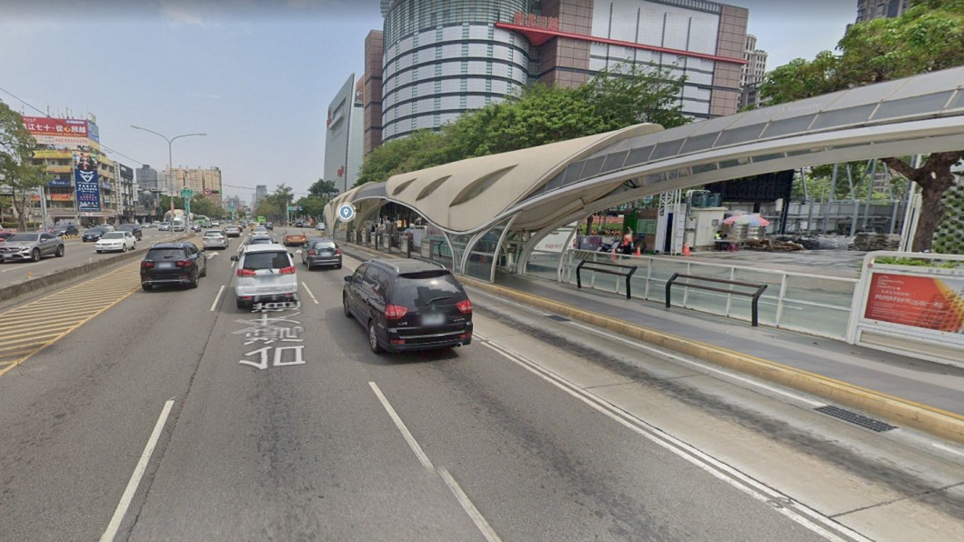 臺灣大道公車專用道設計在快、慢車道之間。(圖片來源/ Google Maps)