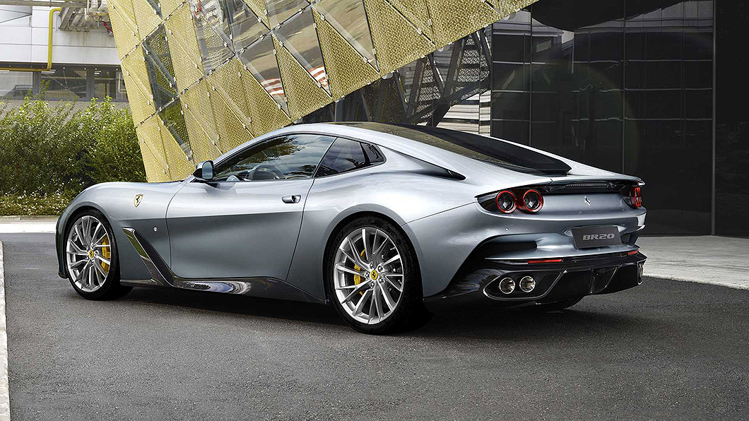 外觀上最為明顯的就是車尾改為Fastback斜背設計。(圖片來源/ Ferrari)