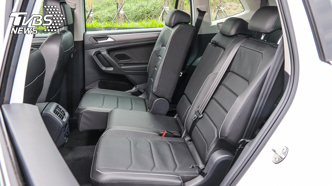 Tiguan Allspace第二排座椅具有可前後滑移與椅背角度調整功能。
