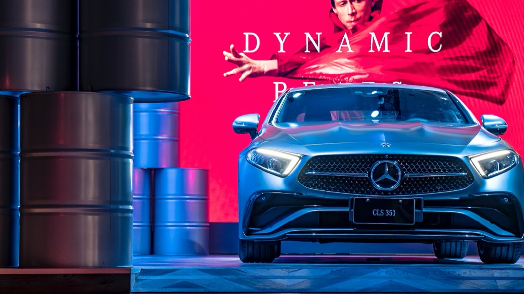 小改款M-Benz CLS 350採用單柵式水箱護罩,而銀色星芒網狀造型也帶來更多值得玩味的細節。(圖片來源/ M-Benz)