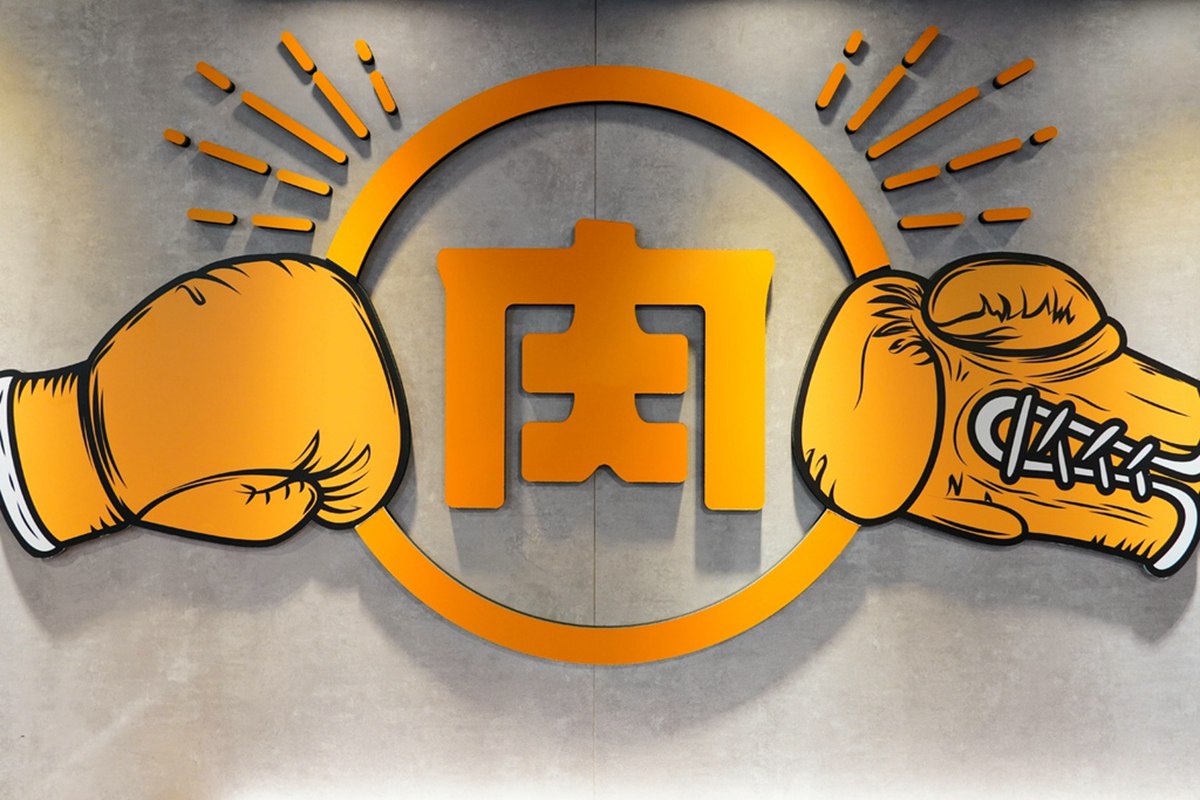 店內有不少地方加上了很好拍的網美牆設計風，從配色到視覺上的安排都很亮眼，也給人很歡樂的感覺。（圖／狐狸金的日常提供）