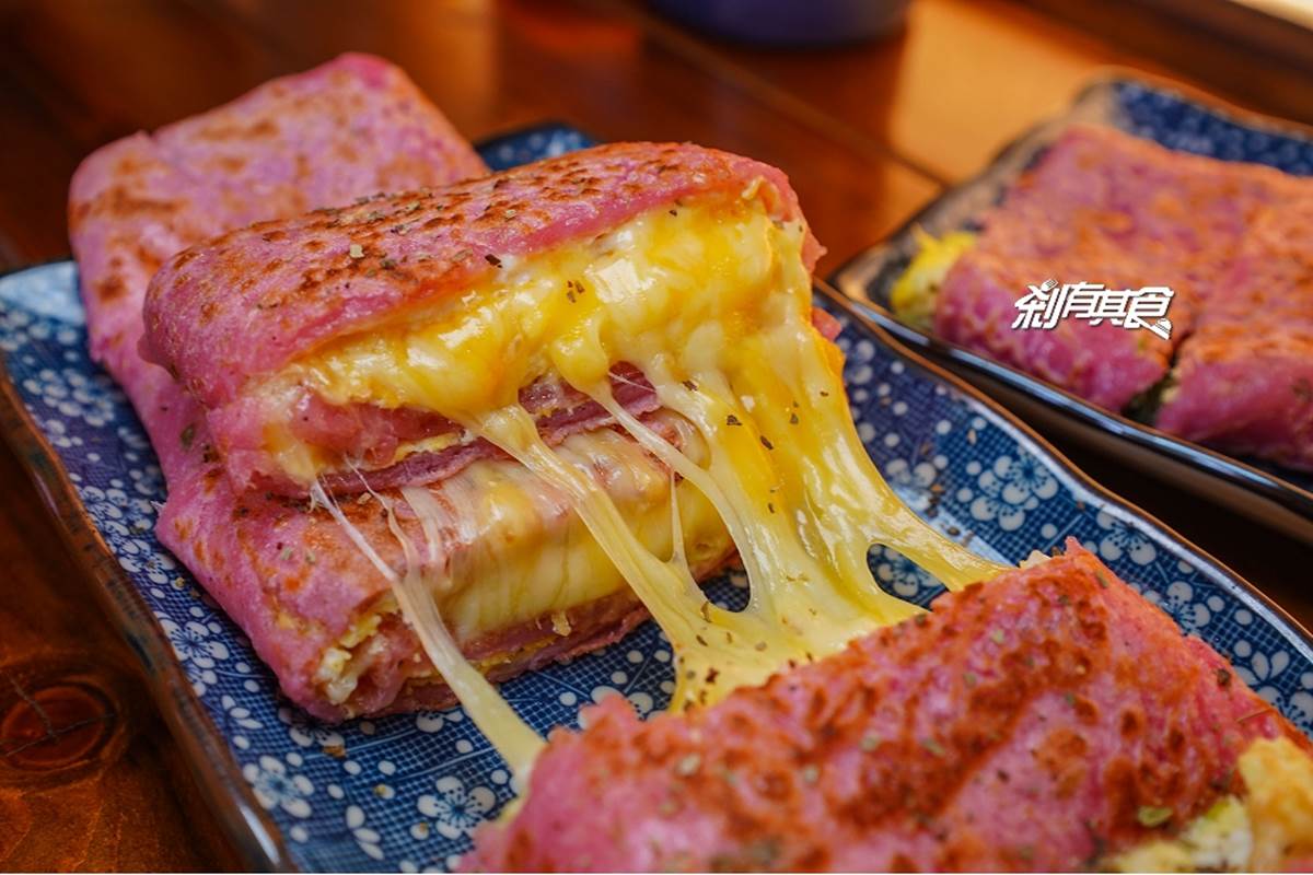 隱藏版火龍果餅皮蛋餅好看又好吃。(圖/剎有其食提供)