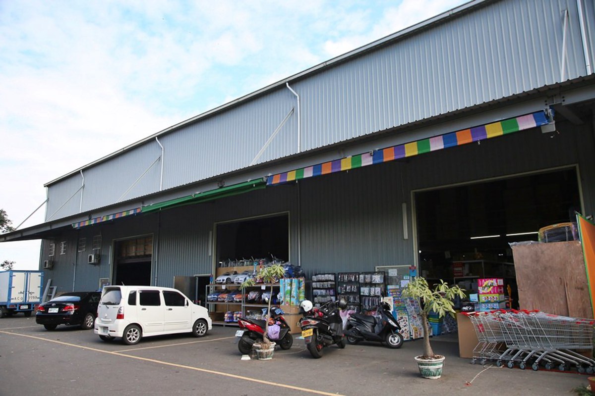 永康百貨玩具大批發。(圖/熱血玩台南。跳躍新世界提供)