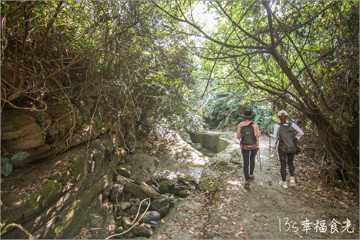 蝙蝠洞瀑布步道。（圖／13's幸福食光-旅遊美食部落格提供）