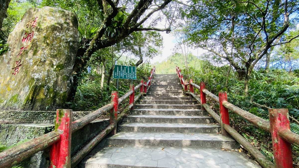 從步道入口到瀑布只要10多分鐘，而且輕鬆好走。（圖／森の野餐女王提供）