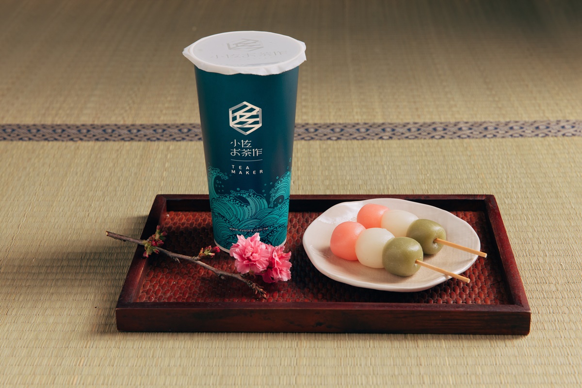 小佐お茶作特定品項買1送1。（圖／翻攝自小佐お茶作粉專）