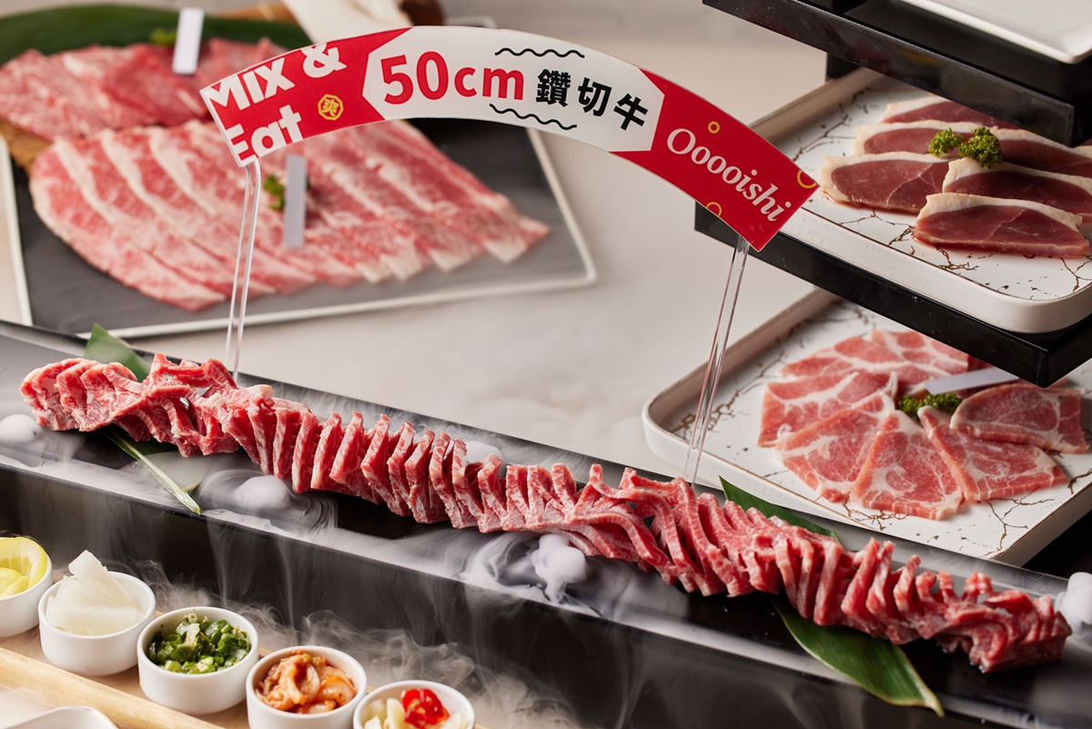 長達50cm的「華麗巨星鑽切牛套餐」，是招牌必點。（圖／Oh my!原燒提供）