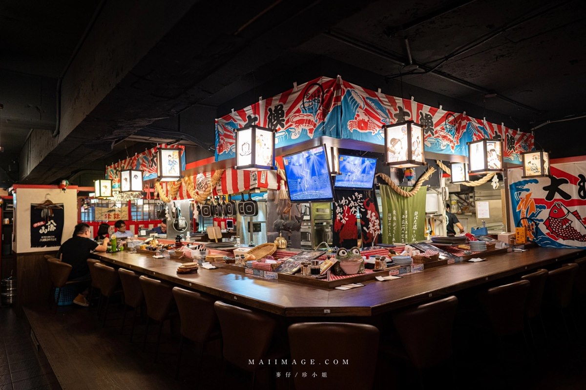 「庄屋 和風洋食居酒屋」店內外裝潢都充滿濃濃日本味。(圖/麥仔の食尚生活提供)