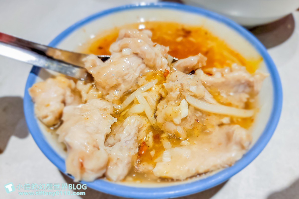 阿娘給的蒜味肉羹人潮相當多。（圖／小佳的幻想世界提供）