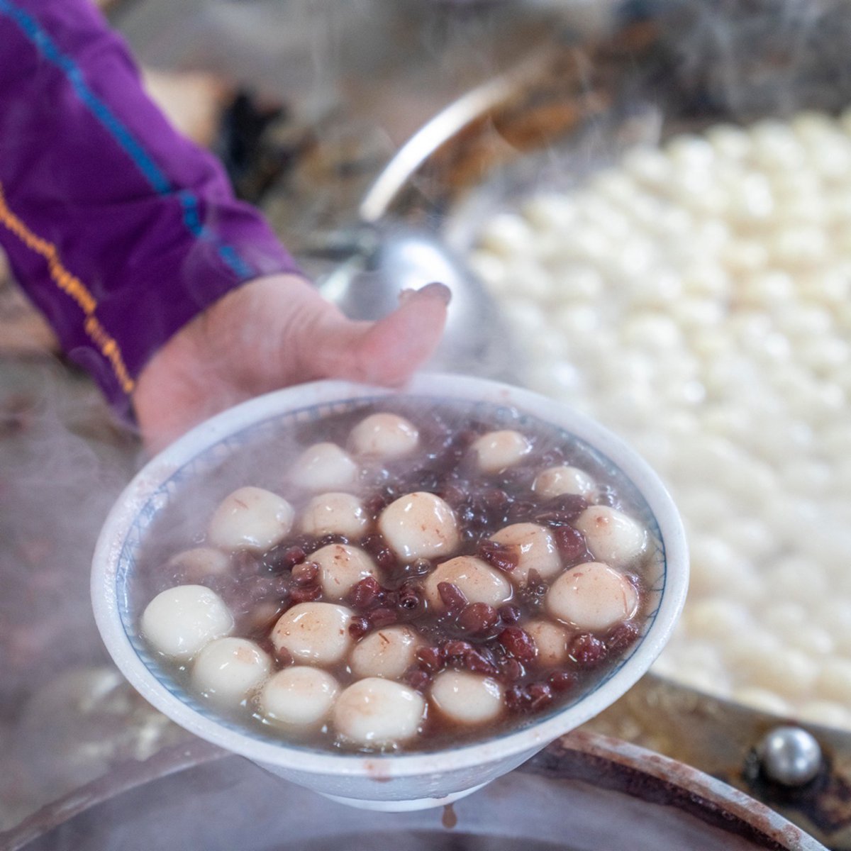 「羅東紅豆湯圓」也有提供生湯圓，能外帶回家自己料理。（圖／算命的說我很愛吃提供）