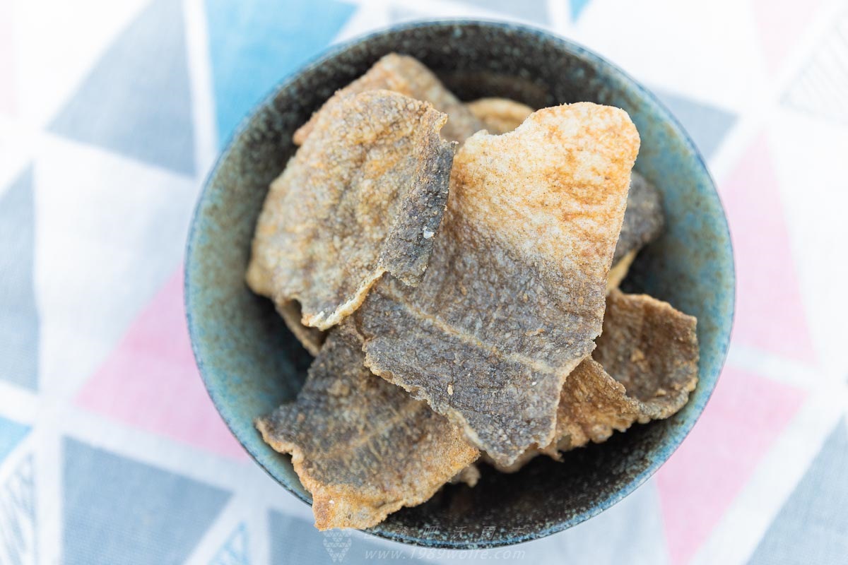 「風味魚皮」用鱈魚皮製作成餅乾口感。（圖／出發吧沃爾夫提供）