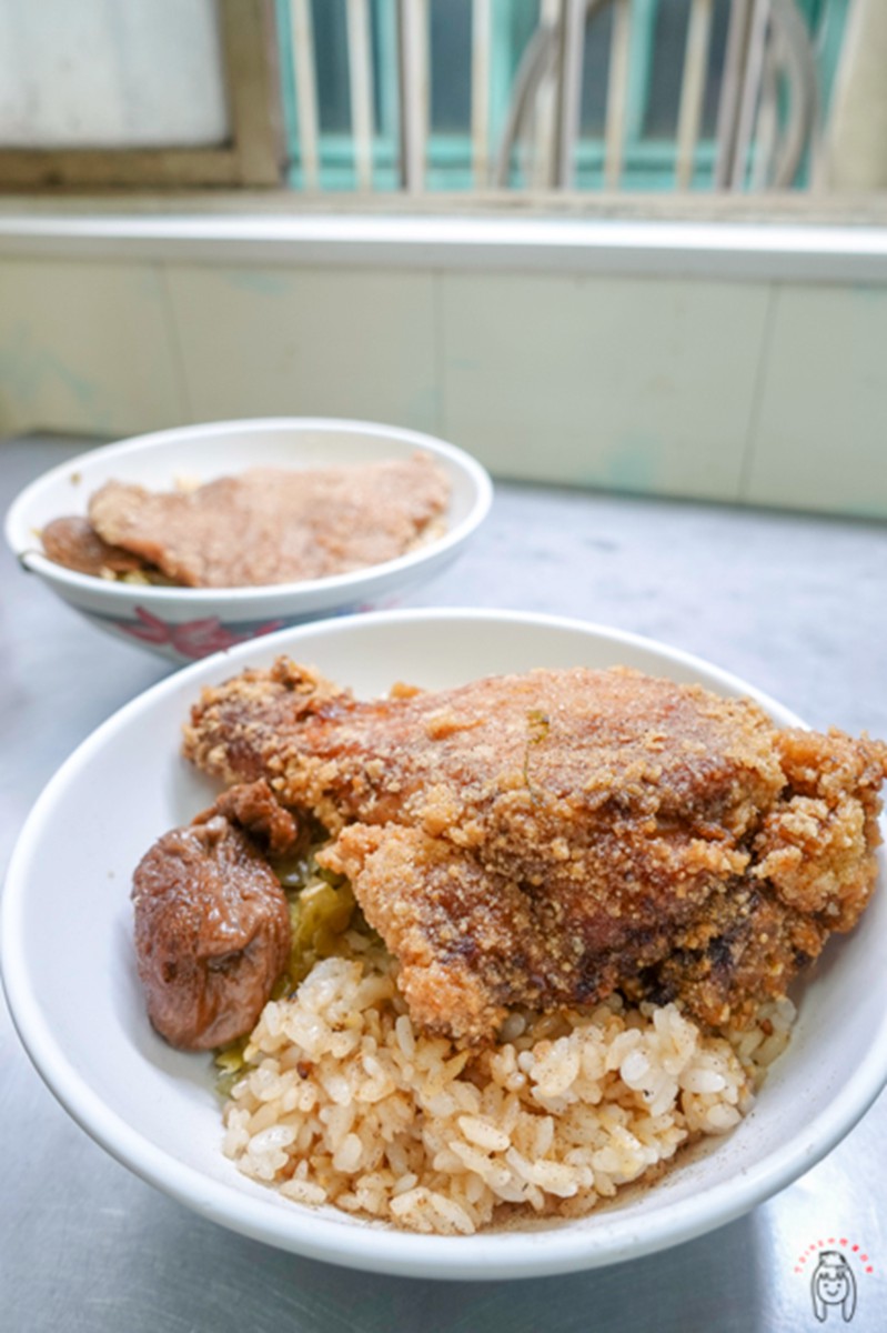 台南歸仁美食「蒜頭飯」鄰近長榮大學，是學生的必吃古早味。（圖／丁Dingの吃貨日常提供）
