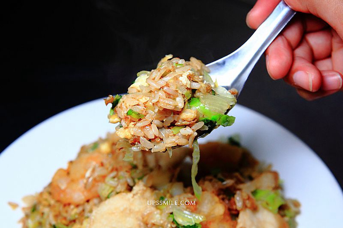飯炒得粒粒分明,炒功不得了。(圖/Upssmile向上的微笑萍子 旅食設影提供)