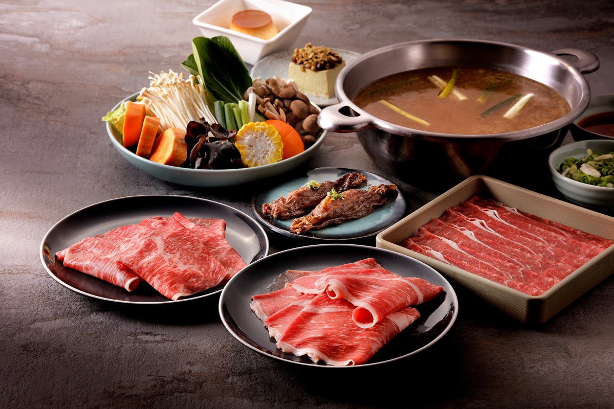 店裡採無限供應方式,提供牛肉、雞肉及蔬食可無限續點。(圖/MO-MO-PARADISE提供)