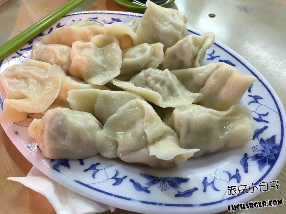 來來水餃店一開門就會馬上大排長龍。(圖/旅充小日子提供)