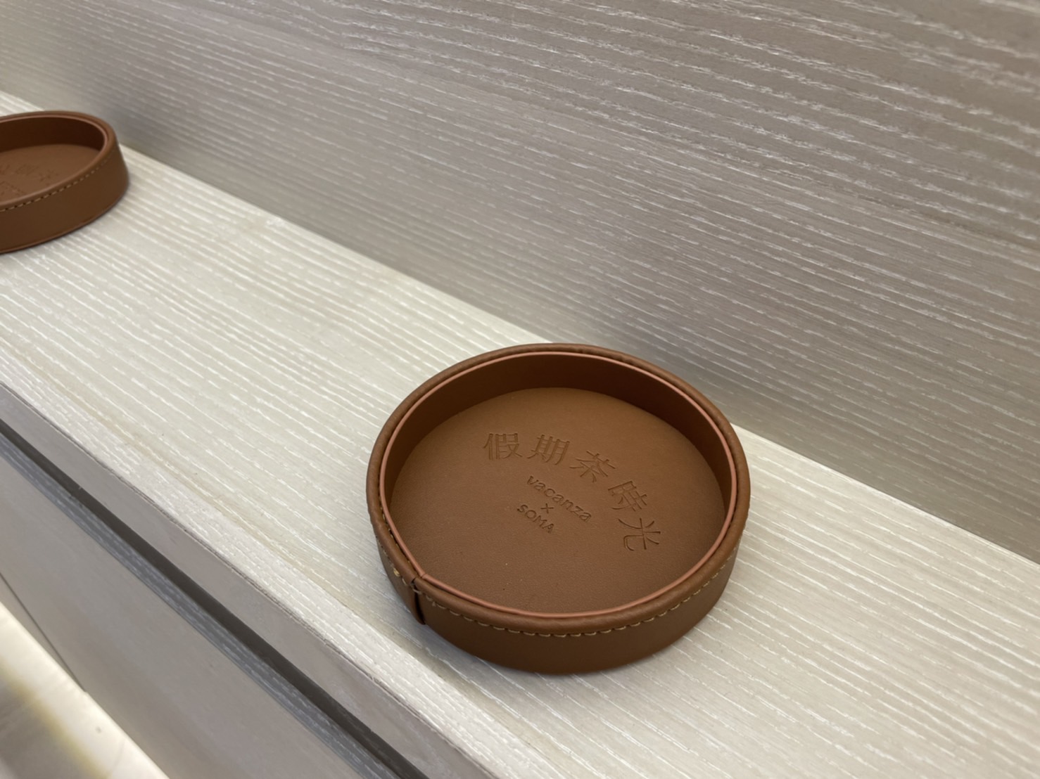消費購買vacanza任何商品，可加價購「假期茶時光杯墊」。（圖／vacanza提供）
