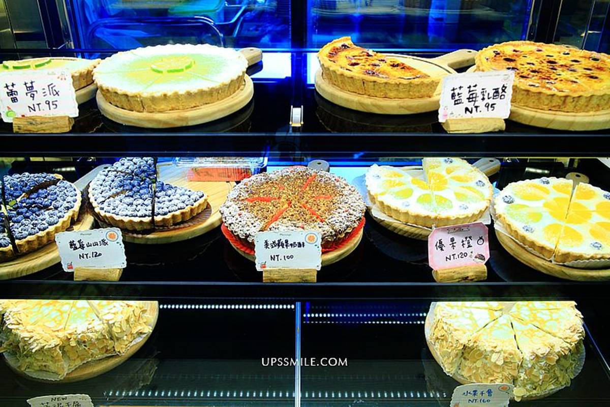 食聚咖啡冰櫃內的甜點都是每日新鮮製作。(圖/Upssmile向上的微笑萍子 旅食設影提供)