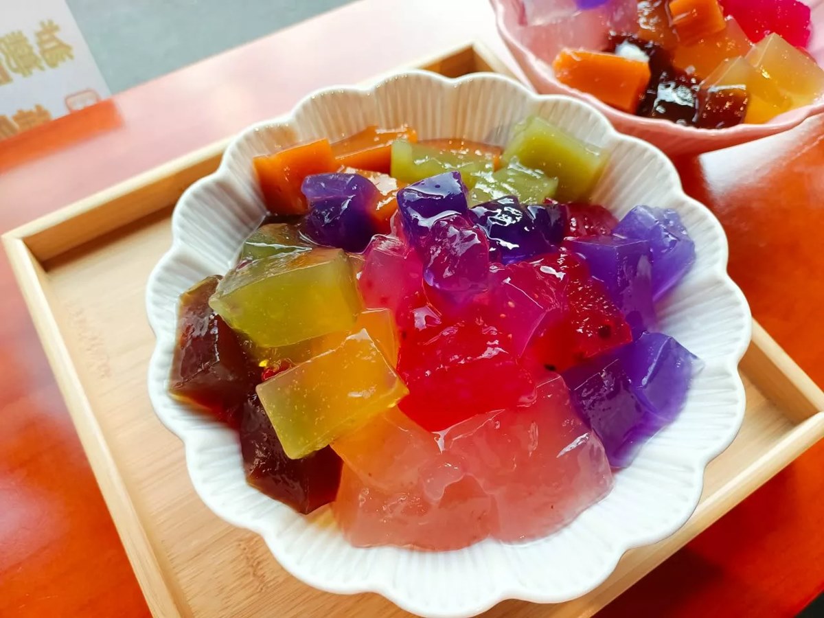 「午後巷弄」店內主打的是彩虹粉粿豆花。(圖/Nancy將的生活筆計本提供)