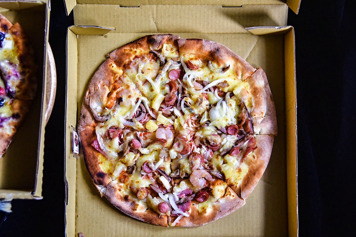 KK手工窯烤pizza在萬華地區社團都掀起一陣炫風。(圖/¾ のELSA。菲常好攝提供)