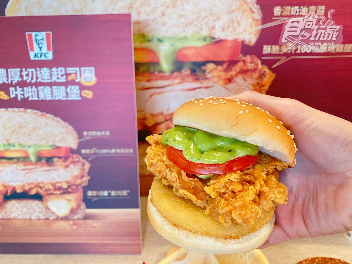 新品漢堡夾入超誘人的肯德基招牌咔啦雞腿。（圖／食尚玩家）