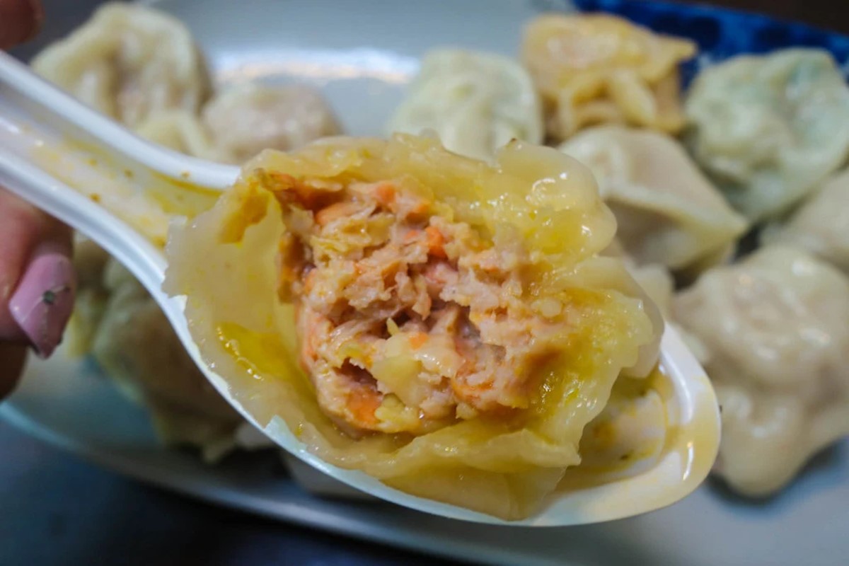 二哲家牛肉麵的紅蘿蔔口味從內餡到外皮都包含紅蘿蔔元素。(圖/Nancy將的生活筆計本提供)