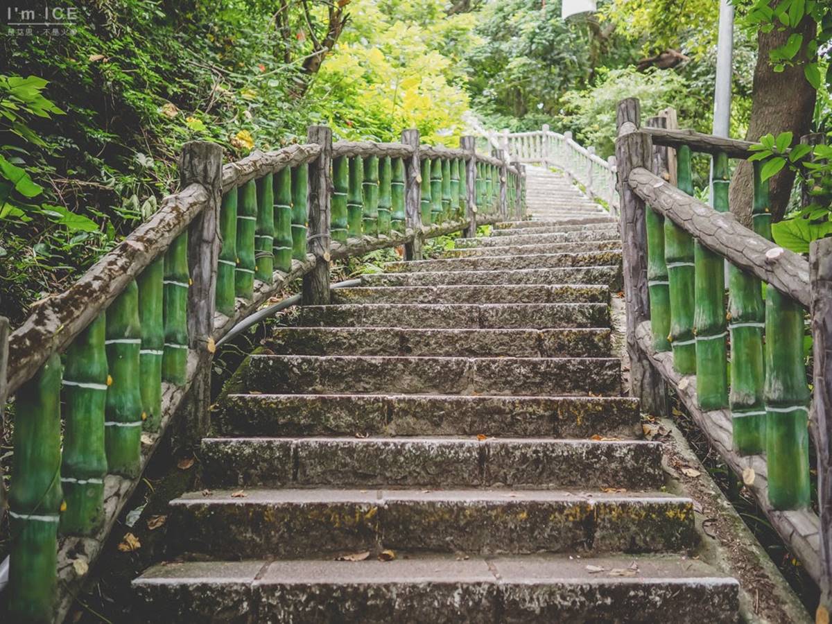 「劍潭山親山步道」大多為石板階、石板步道。(圖/是艾思,不是火拳提供)