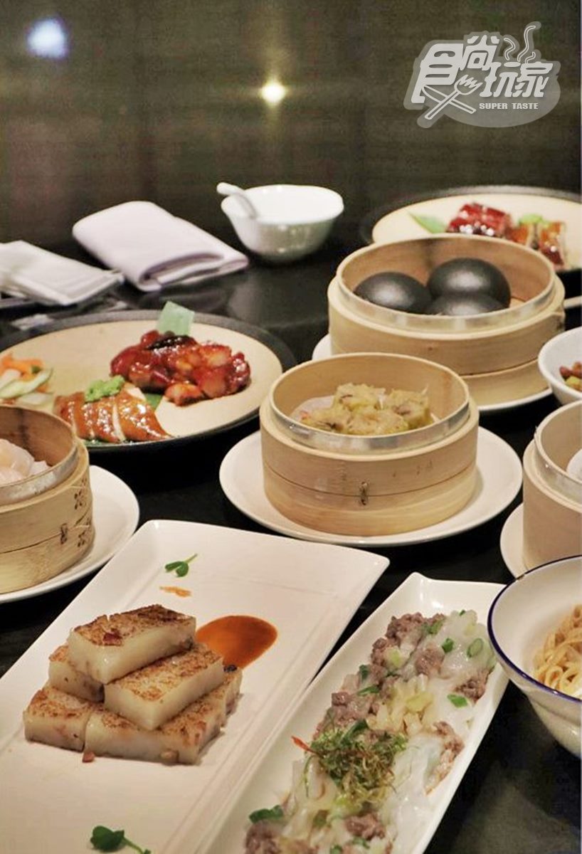 獲得《米其林指南》餐盤推薦的寒舍食譜，推出港點吃到飽好康。（圖／TVBS）