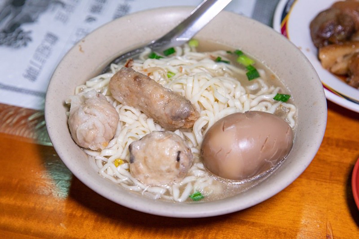 湯頭加入蛤仔是彰化麵食一大特色。（圖／小虎食夢網提供）