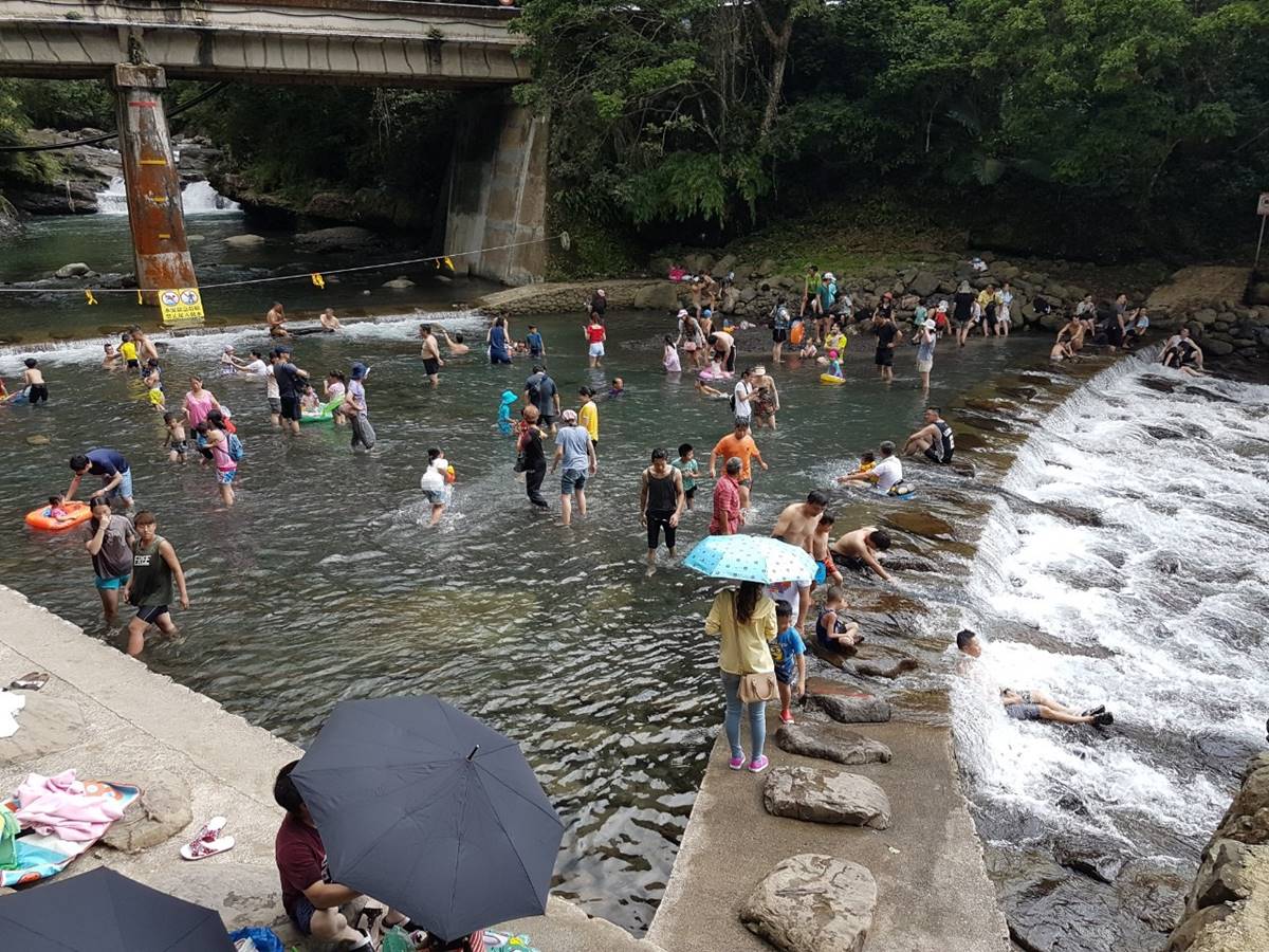「宇內溪戲水區」是桃園市唯一合法的溪流戲水區域。(圖/桃園風景管理處提供)