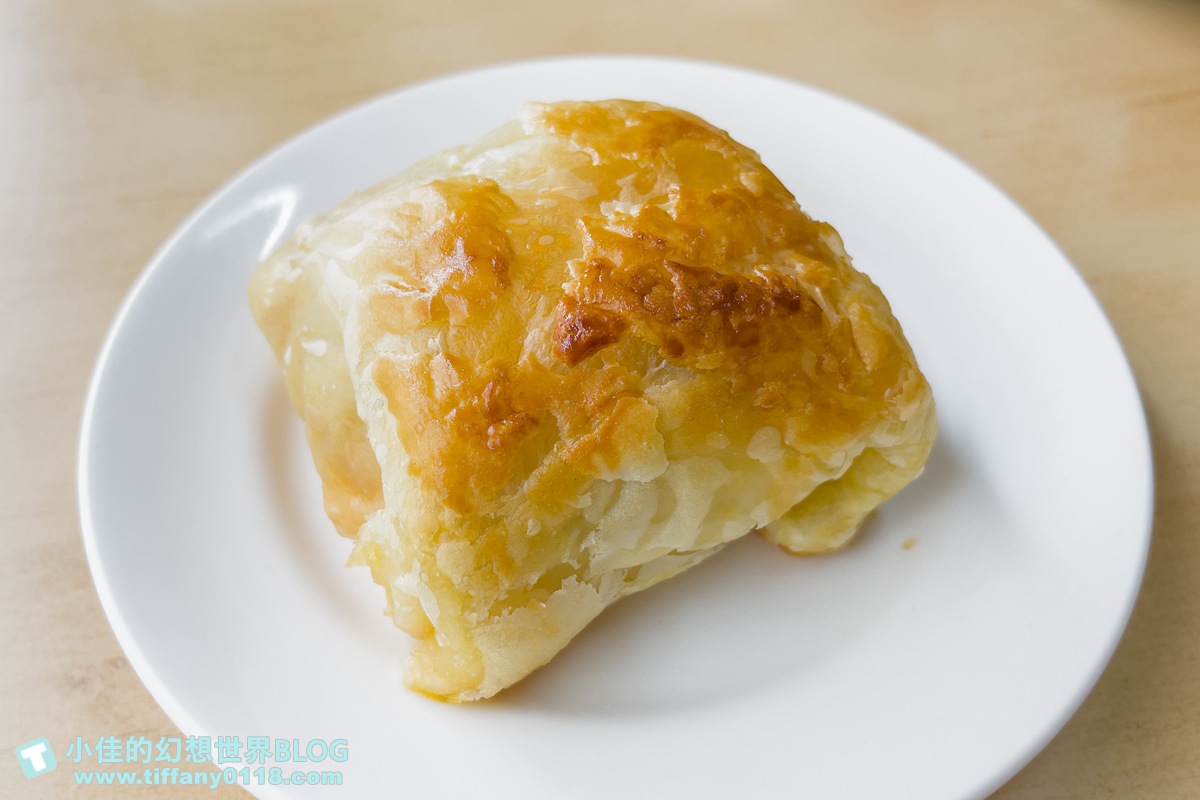 財記臭豆腐的每日限量起司堡臭豆腐，相當知名。（圖／小佳的幻想世界提供）