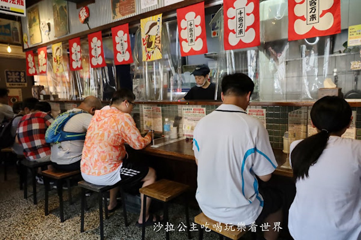 荷麵亭位是士林排隊拉麵之一。（圖／沙拉公主吃喝玩樂看世界提供）