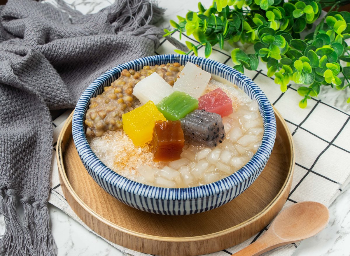 １碗只要40元！打卡夢幻「七彩方塊粉粿」，Ｑ彈粉粿＋古早味剉冰超欠吃