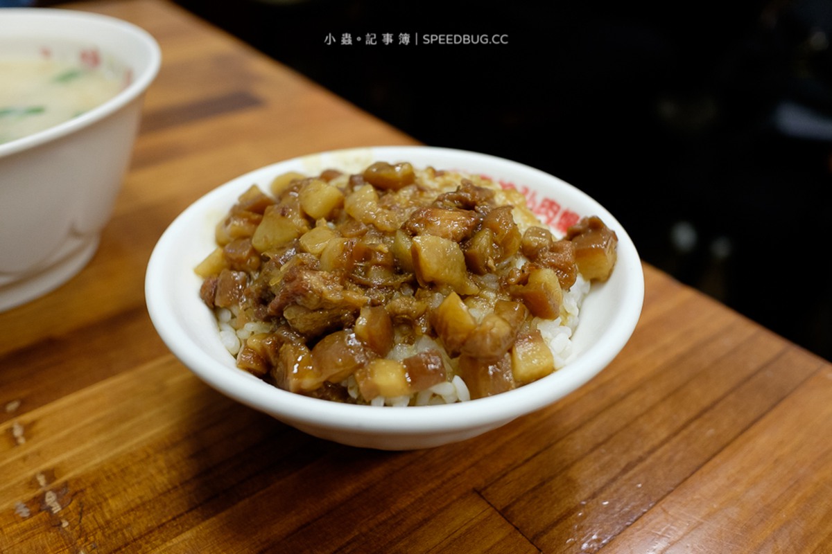 「老店柏弘肉燥」店內的招牌肉燥飯相當知名。(圖/小蟲記事簿)