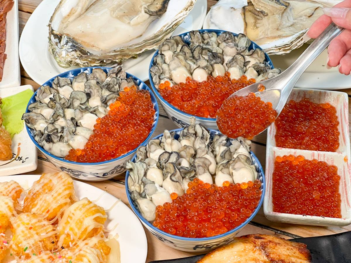 豬油拌飯、現撈鮮蚵、鮭魚卵這組合為海鮮控必點。（圖／花露露 の花花世界提供）